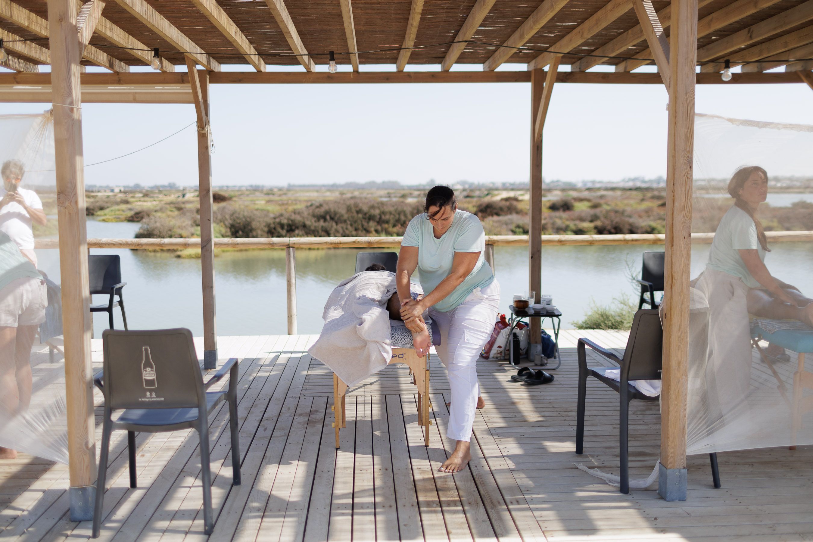 Una experiencia de relax en las Salinas Santa Teresa de Chiclana, uno de los once regalos del sur para sorprender esta Navidad.