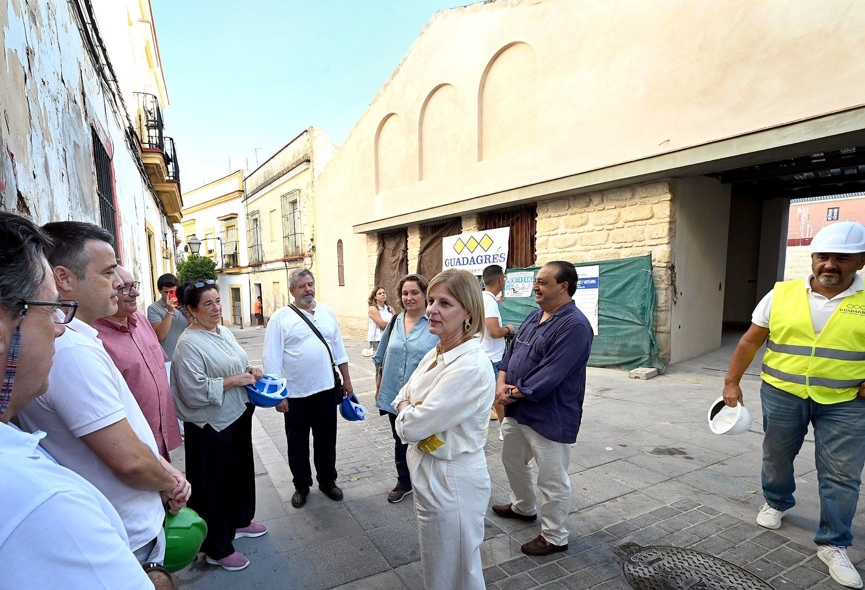 La alcaldesa, en su visita al futuro Teatro de San Miguel.