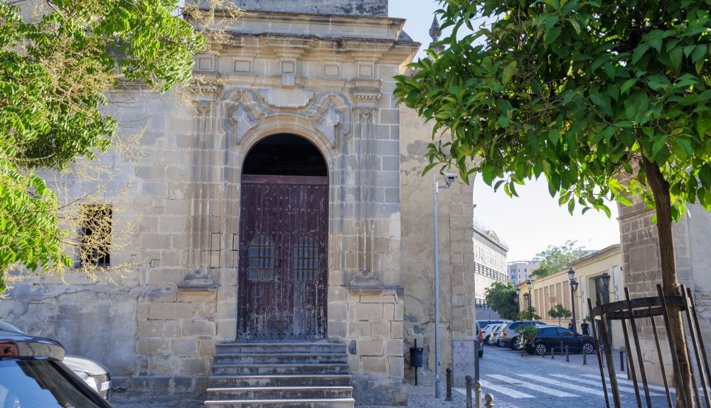 La capilla que estuvo dedicada a la Virgen de la Antigua, del Socorro y de la Luz. 