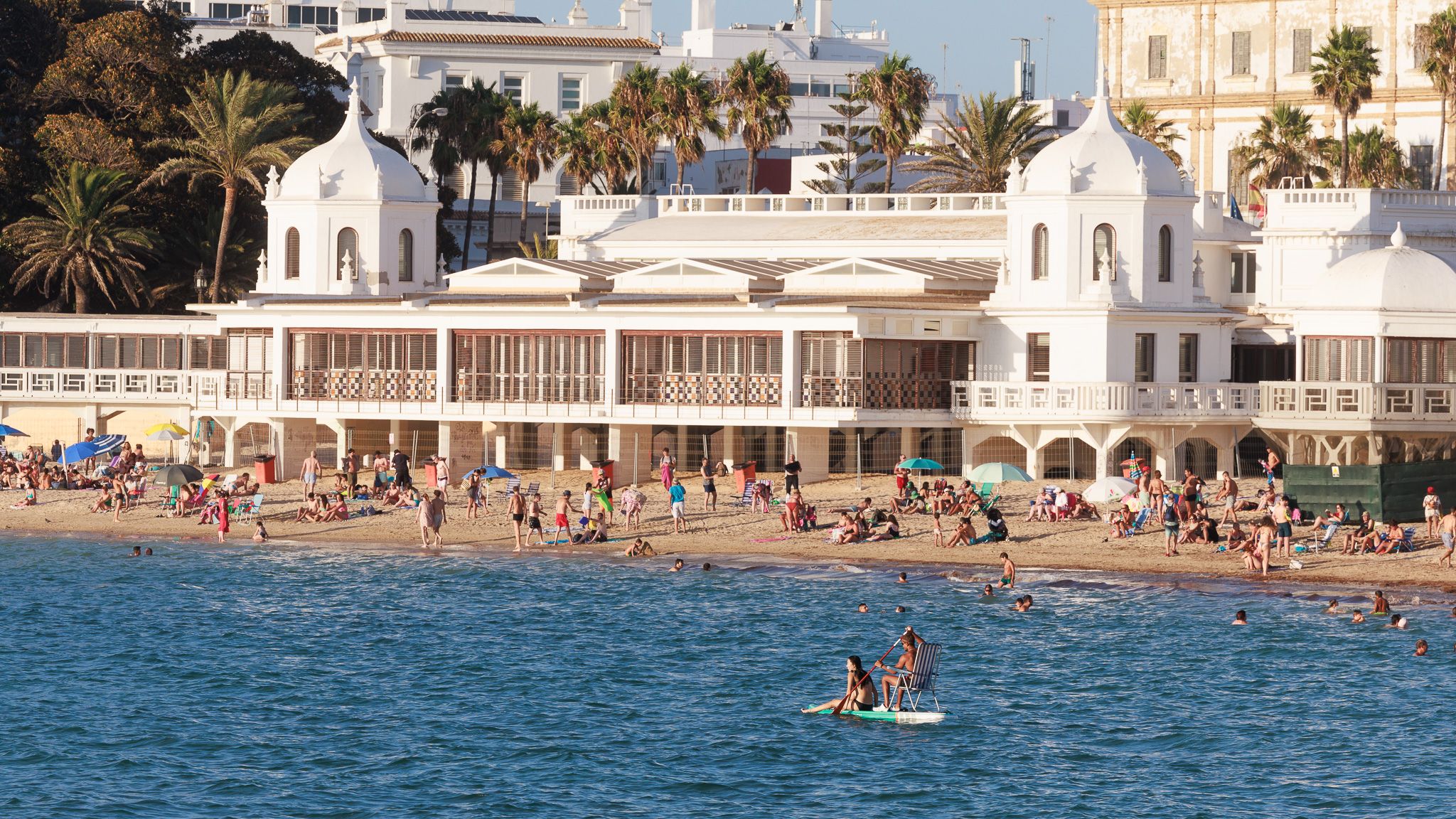 Problemas en la costa gaditana. La Caleta, una de las playas afectadas por las algas.