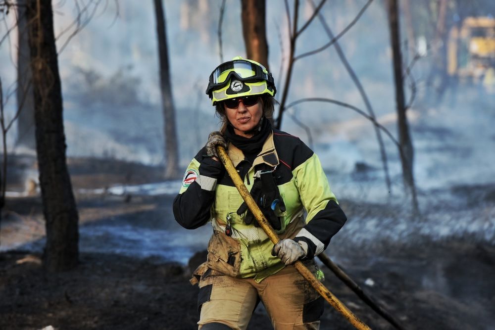 La extinción de uno de los incendios forestales este verano.