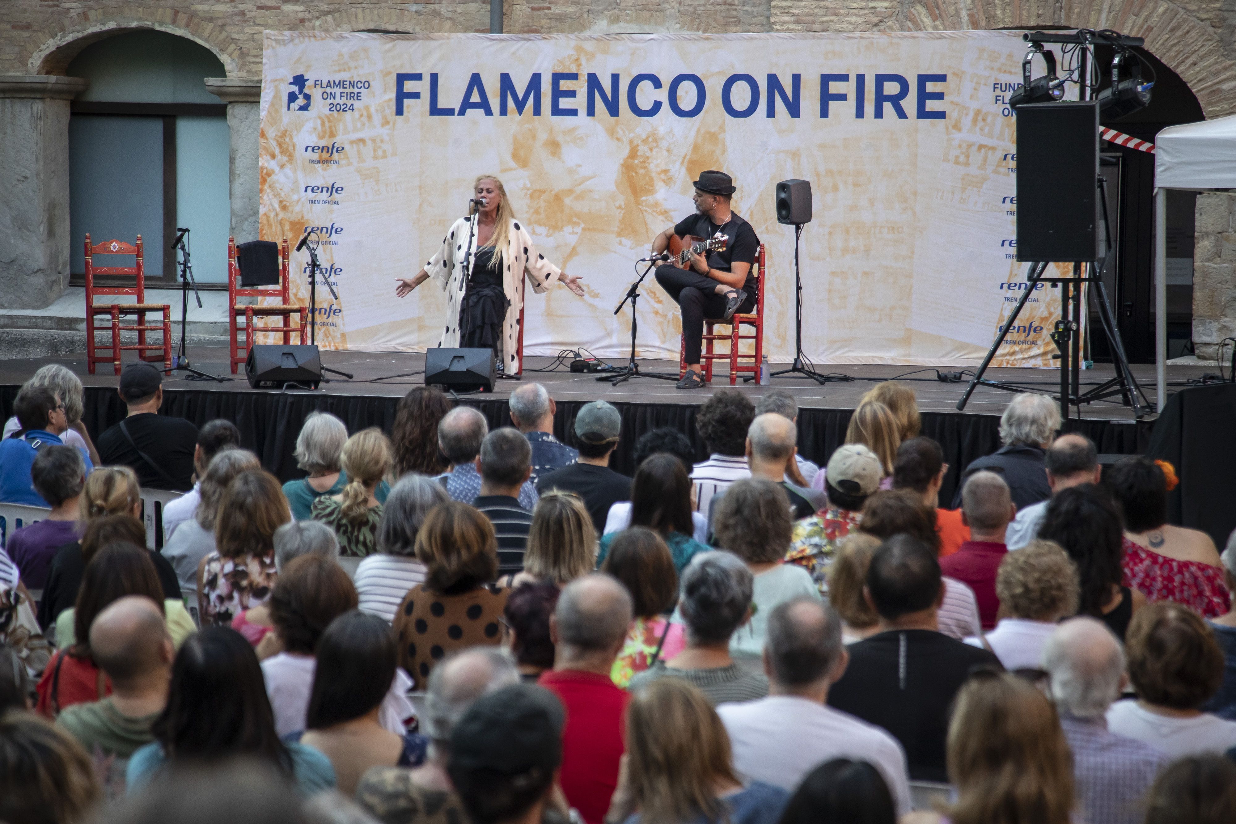 Salomé Pavón Ortega, junto a Jerónimo Maya, en el Palacio de Ezpeleta.