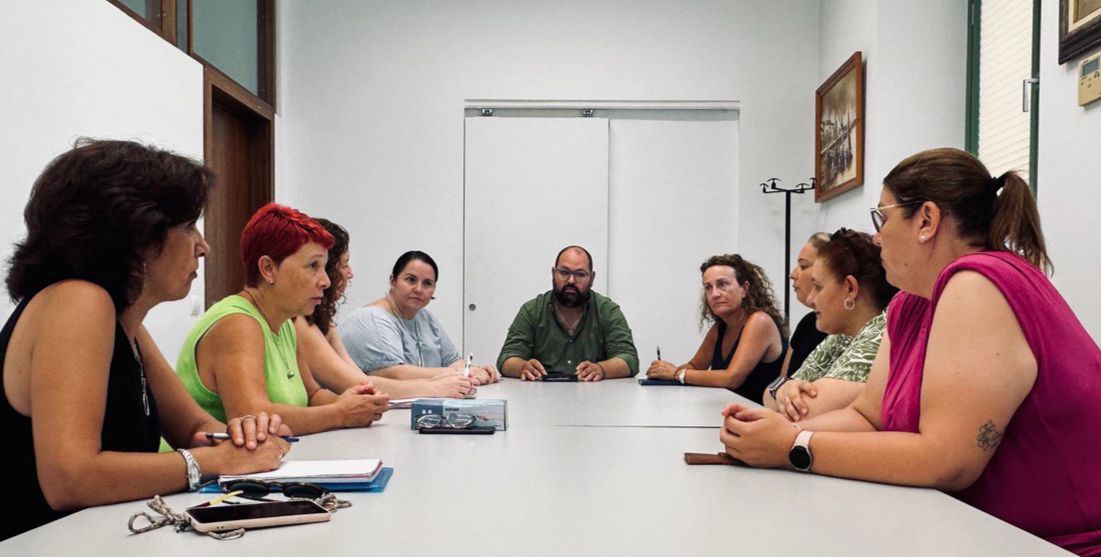 Reunión del portavoz con empleadas del Servicio de Ayuda a Domicilio. 