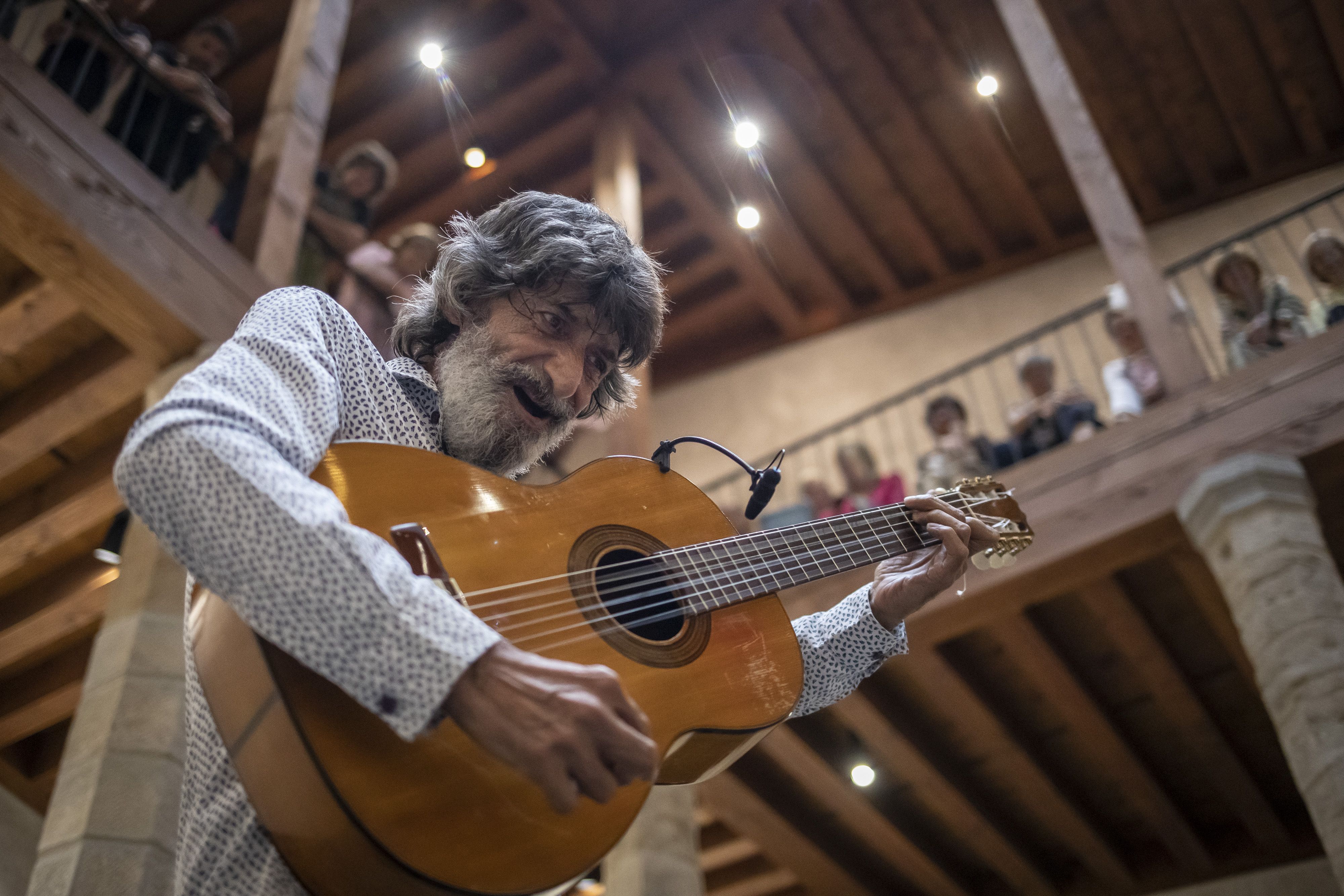 Emilio 'Caracafé' se ganó el corazón de los aficionados al flamenco de Pamplona con su concierto en Flamenco On Fire 2024.