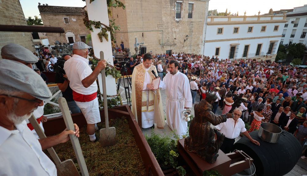 Momento de la bendición del nuevo mosto