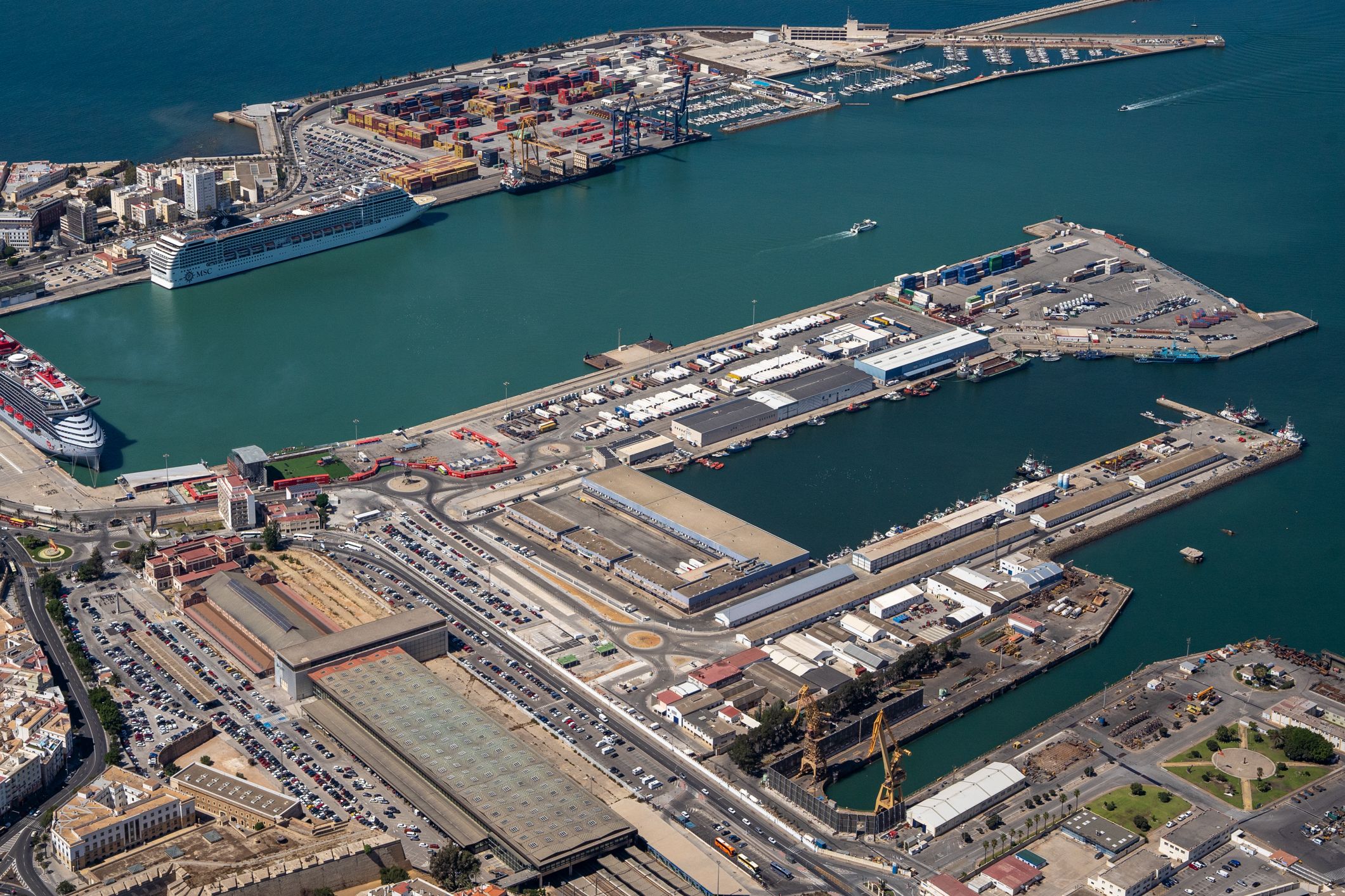 Imagen aérea del muelle de Cádiz.