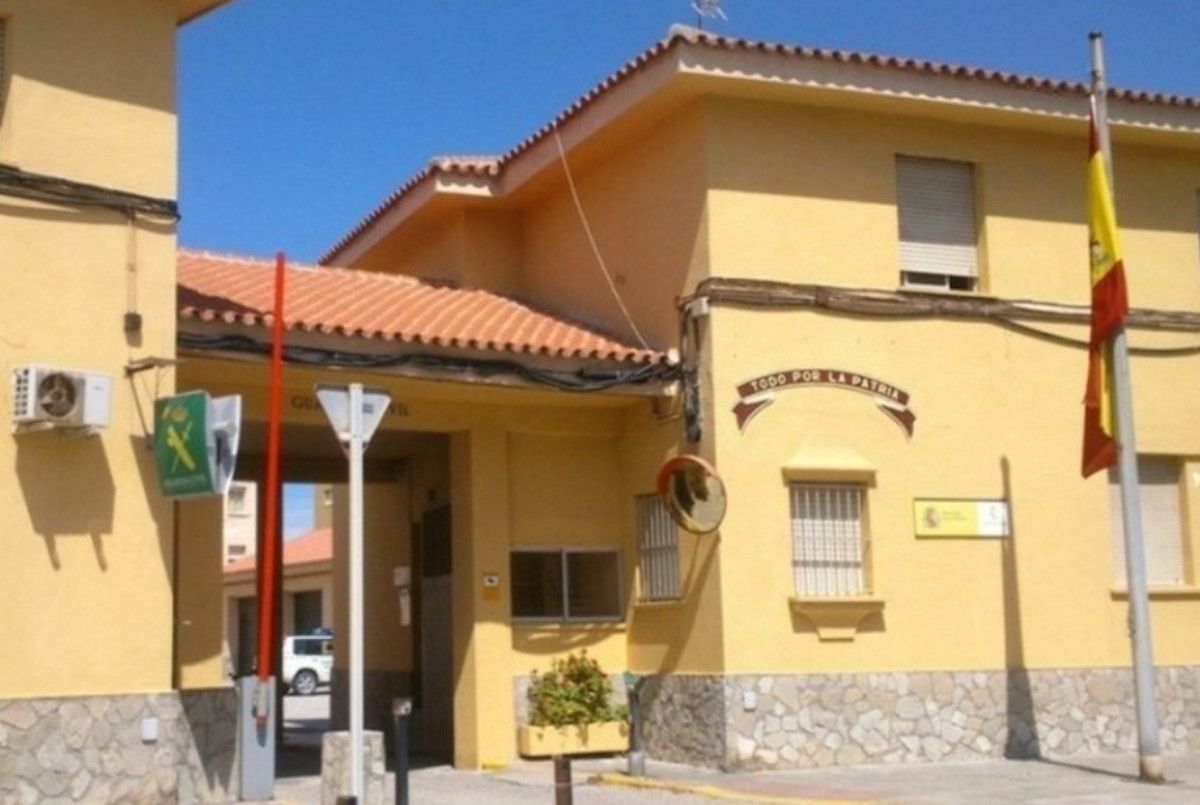 Cuartel de la Guardia Civil en Tarifa, donde un detenido agrede a un agente.