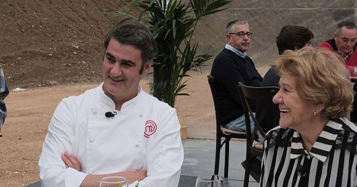 Jesulín de Ubrique, junto a su madre, en 'MasterChef'.