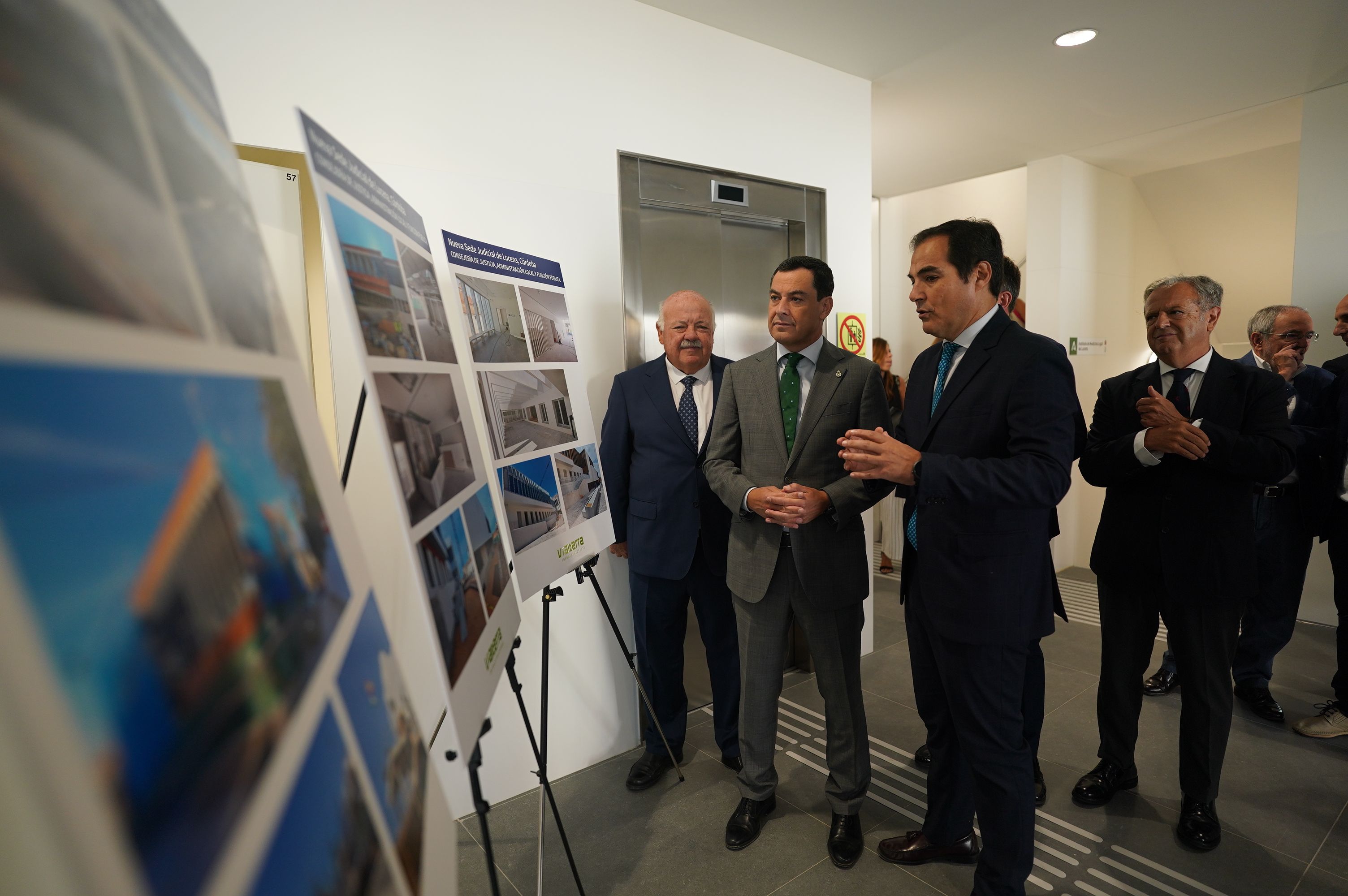 Moreno en la nueva Sede Judicial de Lucena.