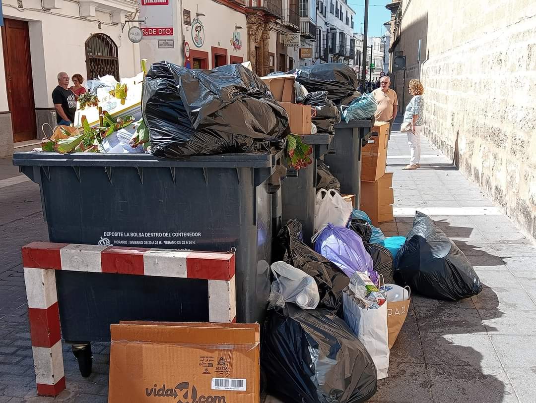 Contenedores de basura en Sanlúcar.