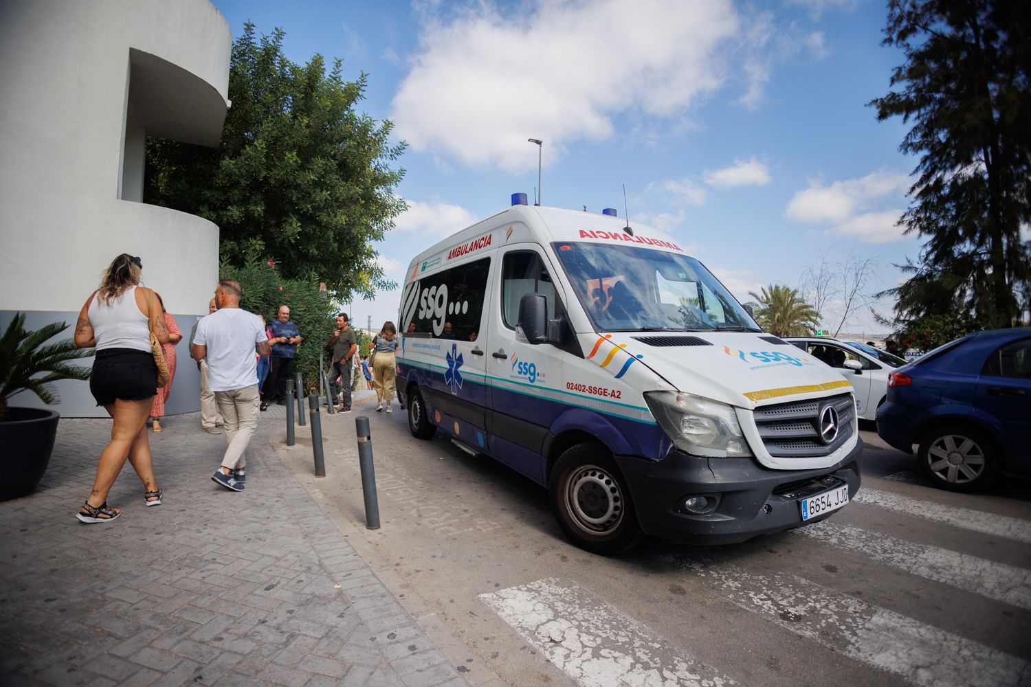 Una ambulancia en el Hospital de Jerez.