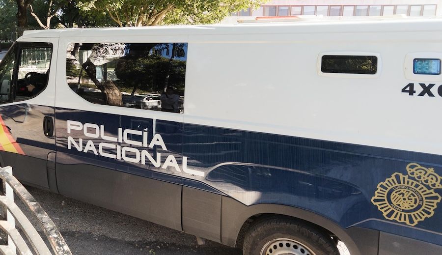 Un furgón policial llevando a presos, en una imagen de archivo.