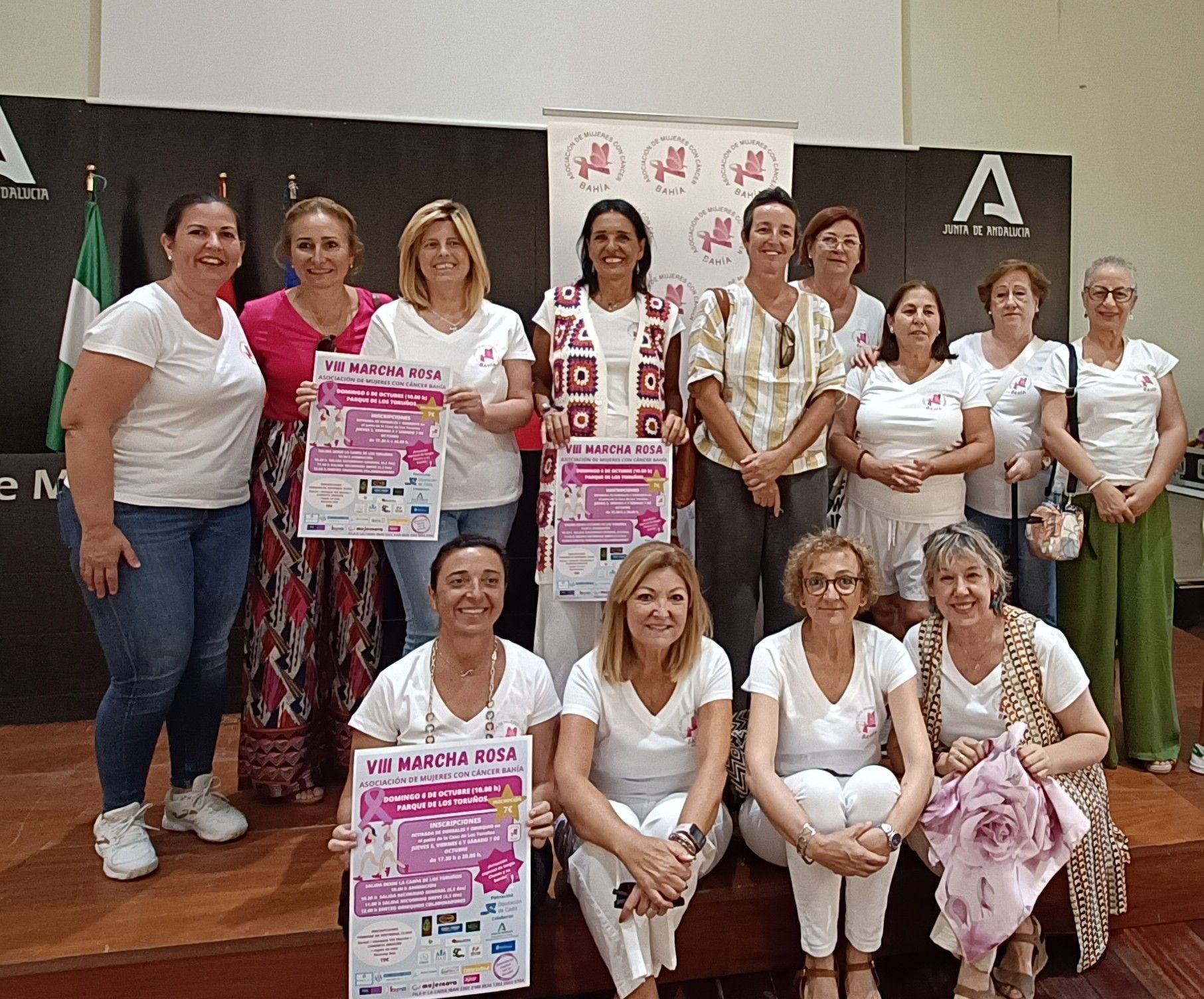 Organizadoras y autoridades en el acto de presentación de la Marcha Rosa.