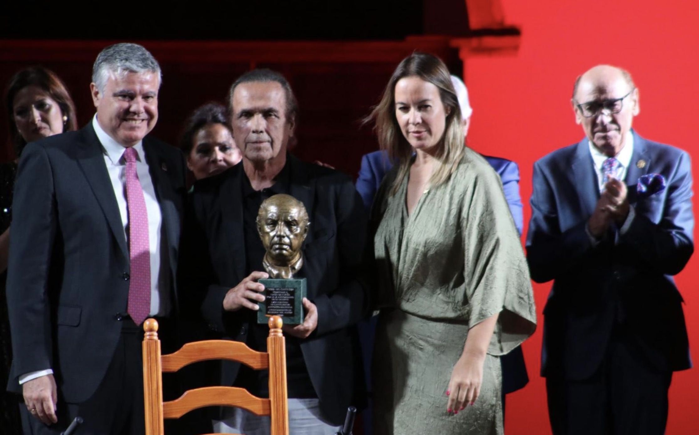 Pepe de Lucía y Lucía Sánchez, hermano e hija de Paco de Lucía, respectivamente, recibían el cariño del público mairenero.