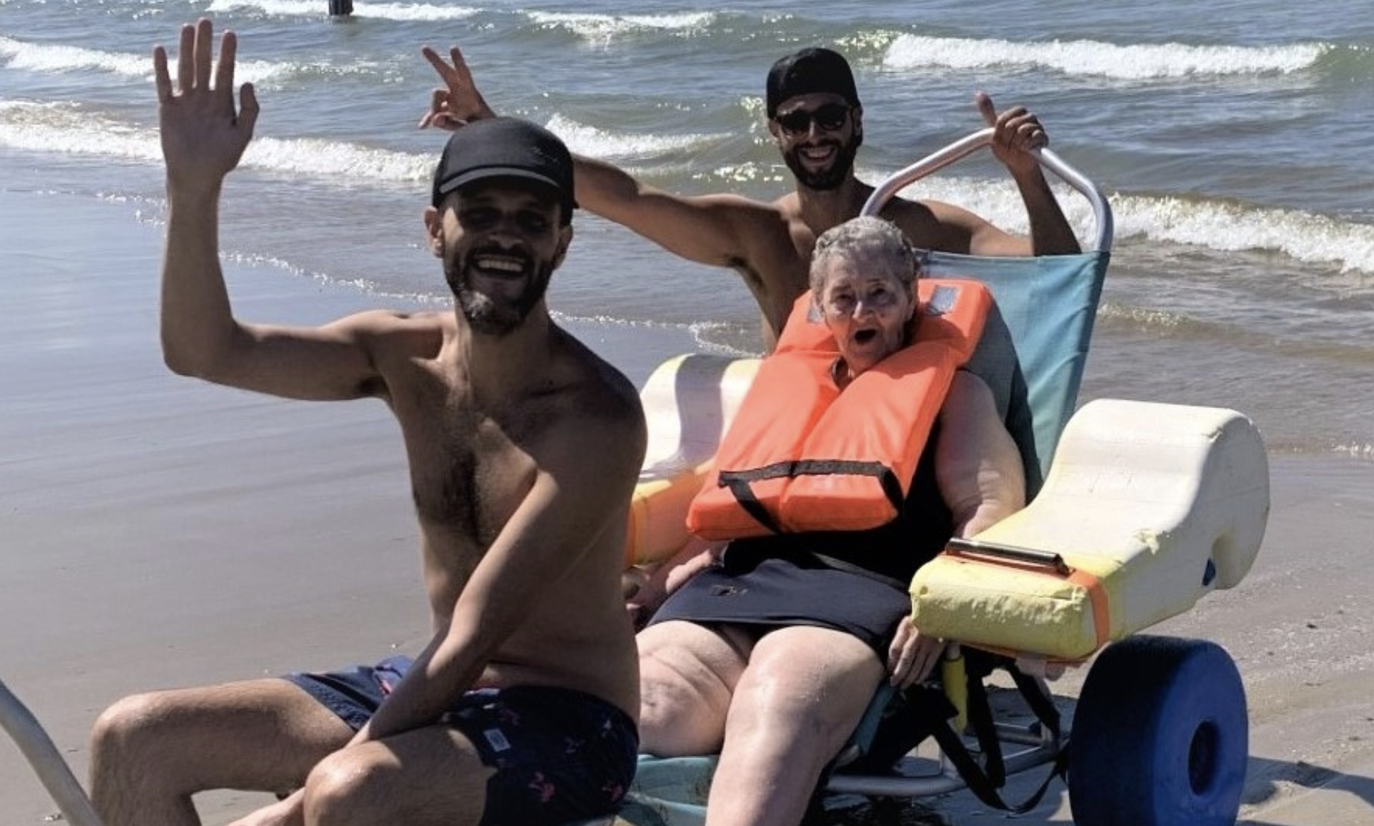 Una de las valientes del San Juan Grande que se dio un chapuzón en la playa.