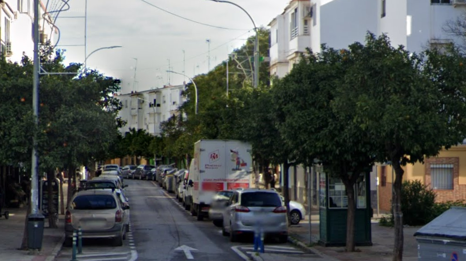 La calle de Sevilla en la que se encuentra la vivienda donde la madre ha matado a su bebé, en una imagen de archivo.