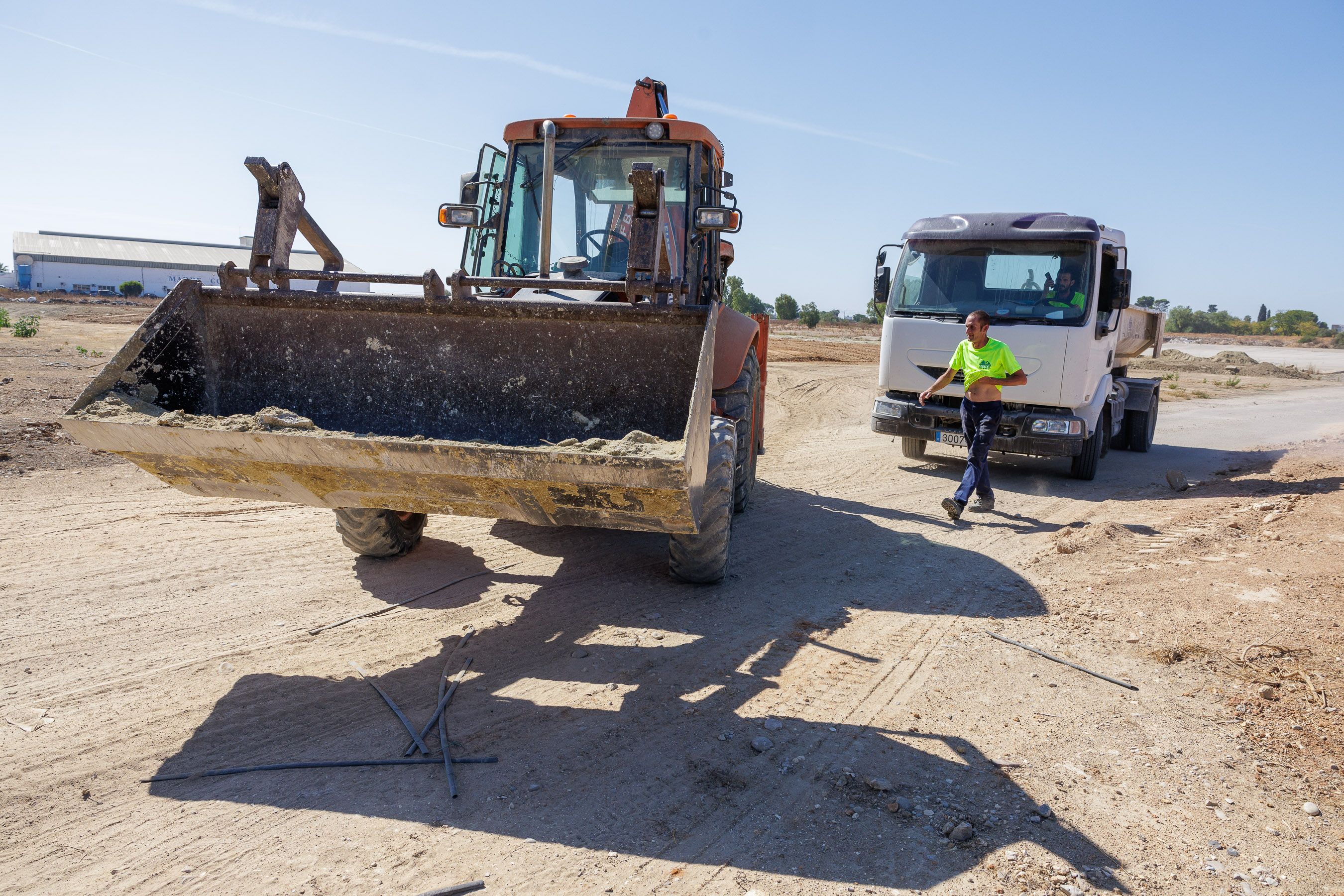 Imagen de las obras previas para el centro industrial y turístico de la 'nueva' Estévez en Guadalcacín.