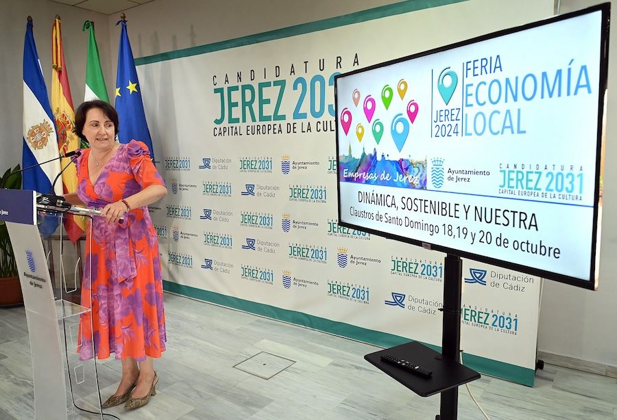 La delegada Nela García, presentando la Feria de la Economía Local de Jerez.