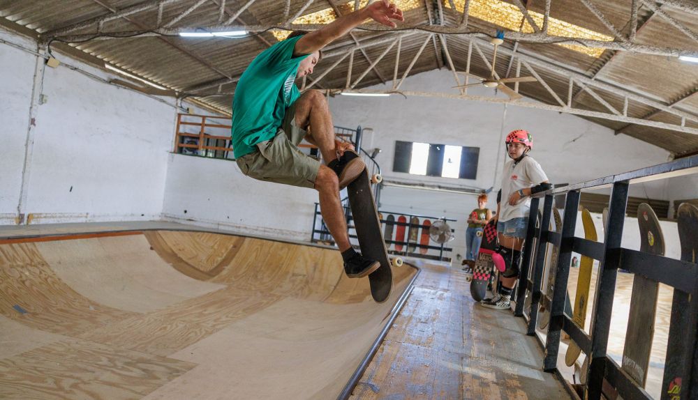 Daniela Sánchez y Pablo Quiles, en el bowl de The Home, en El Puerto.