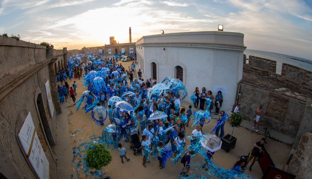 'Orgullos@s de nuestra historia', el pasacalles celebrado en Cádiz este viernes, en imágenes.