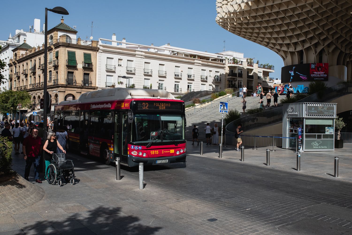 Imagen de un autobús Tussam en Sevilla.