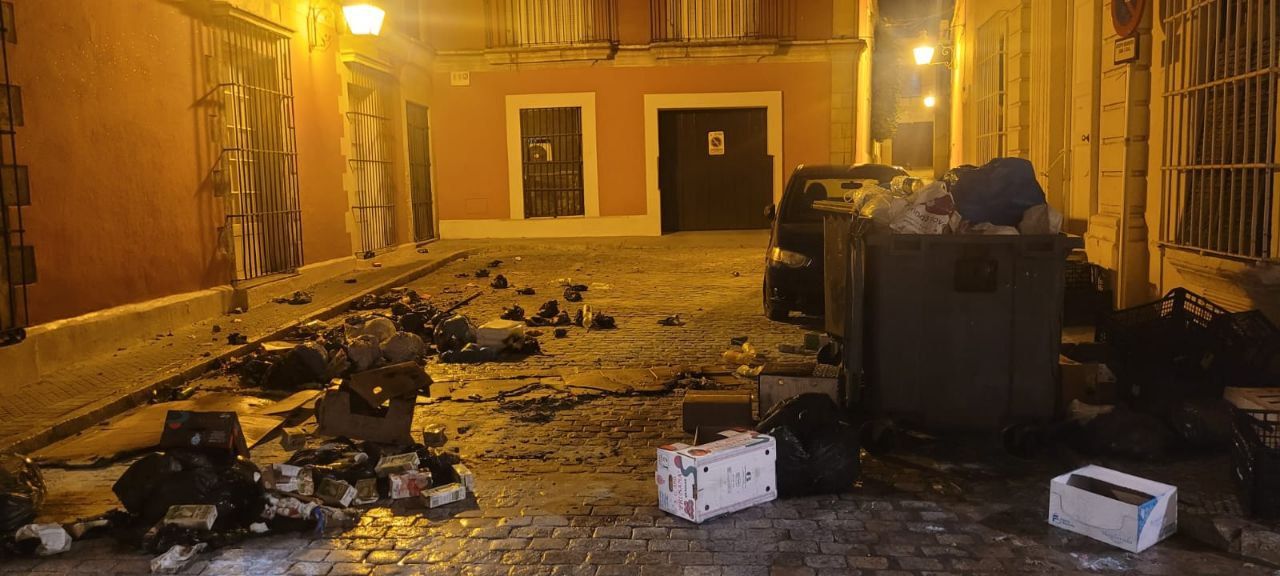 Así ha quedado la calle Francos a la altura de la calle Cadenas.