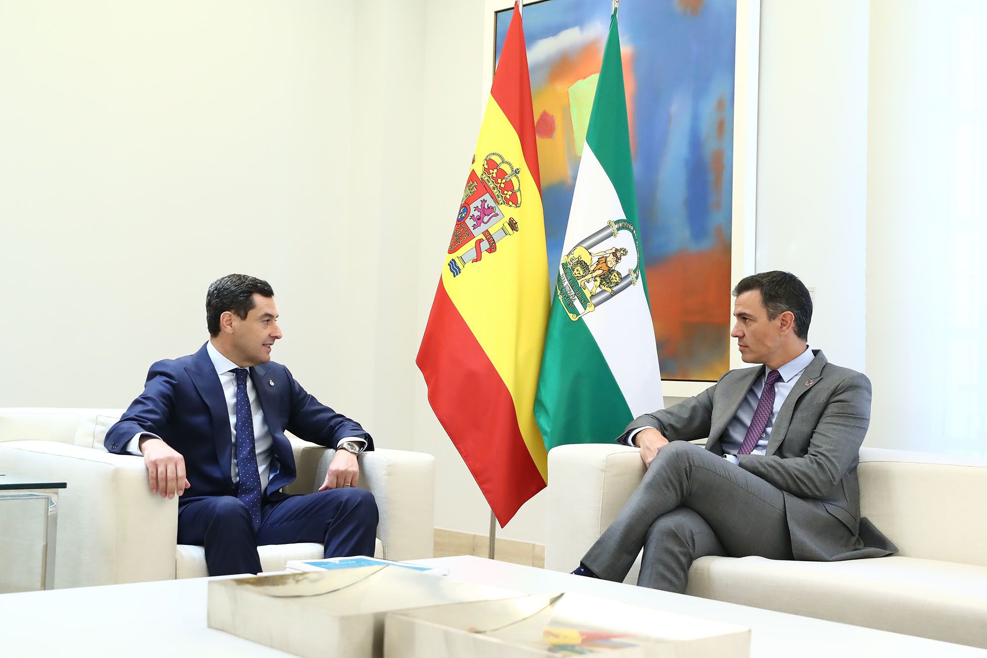 Juanma Moreno y Pedro Sánchez, en una reunión en La Moncloa en el pasado.