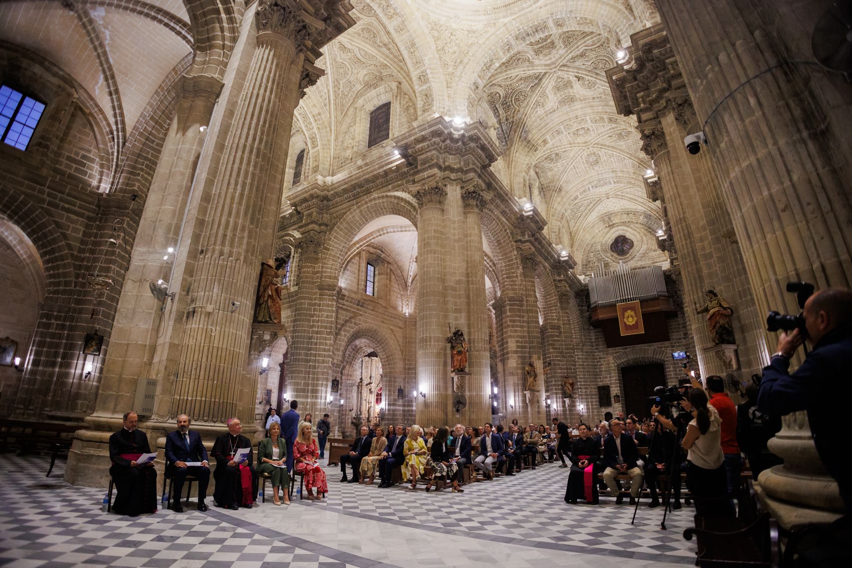 Los nuevos puntos de luz que se han estrenado en la Catedral.