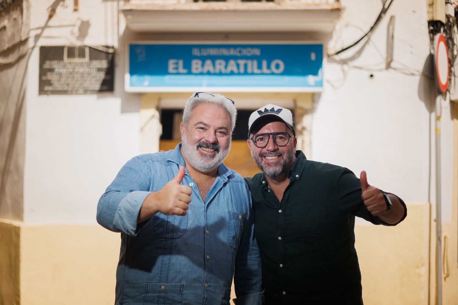 Juan Antonio Morilla y el argentino Gabriel Molli, delante del local de la nueva pizzería.