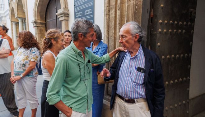 Entrada al acto de presentación.