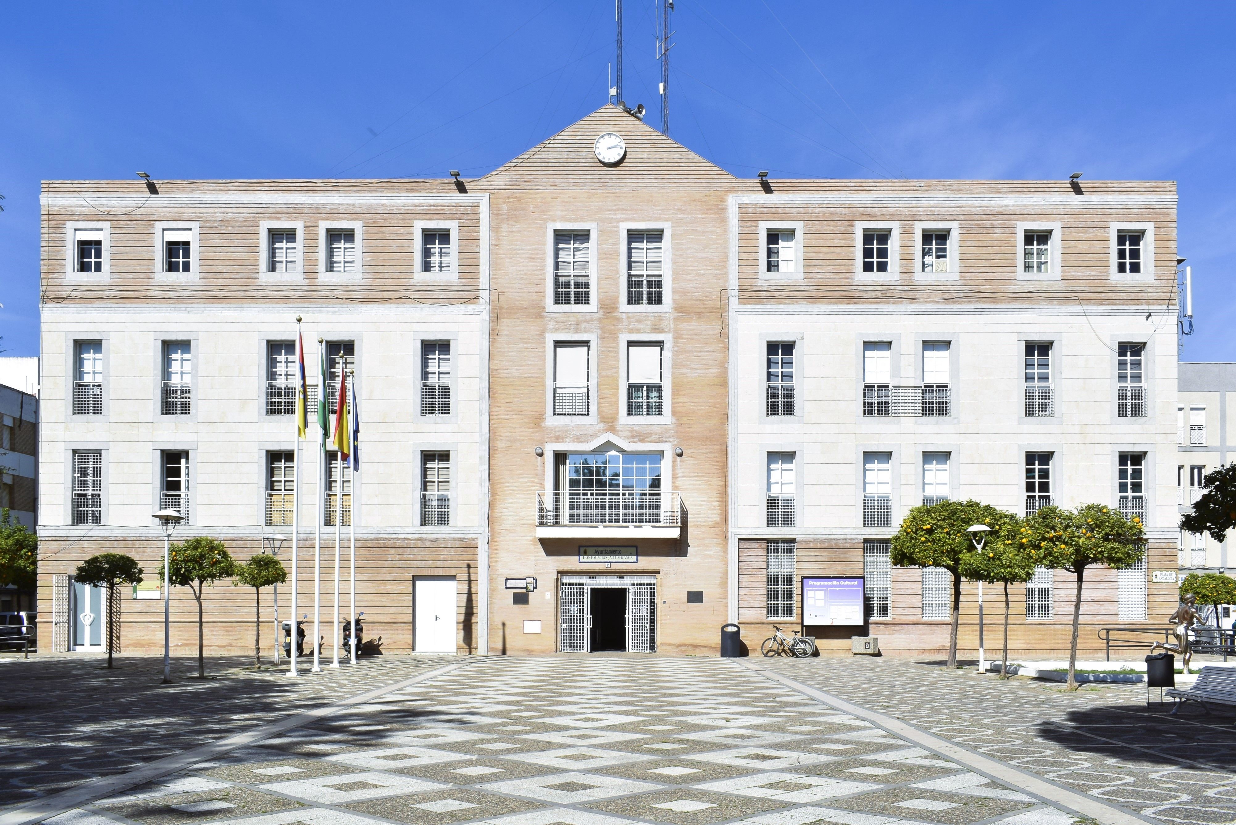 Fachada del Ayuntamiento de Los Palacios y Villafranca.