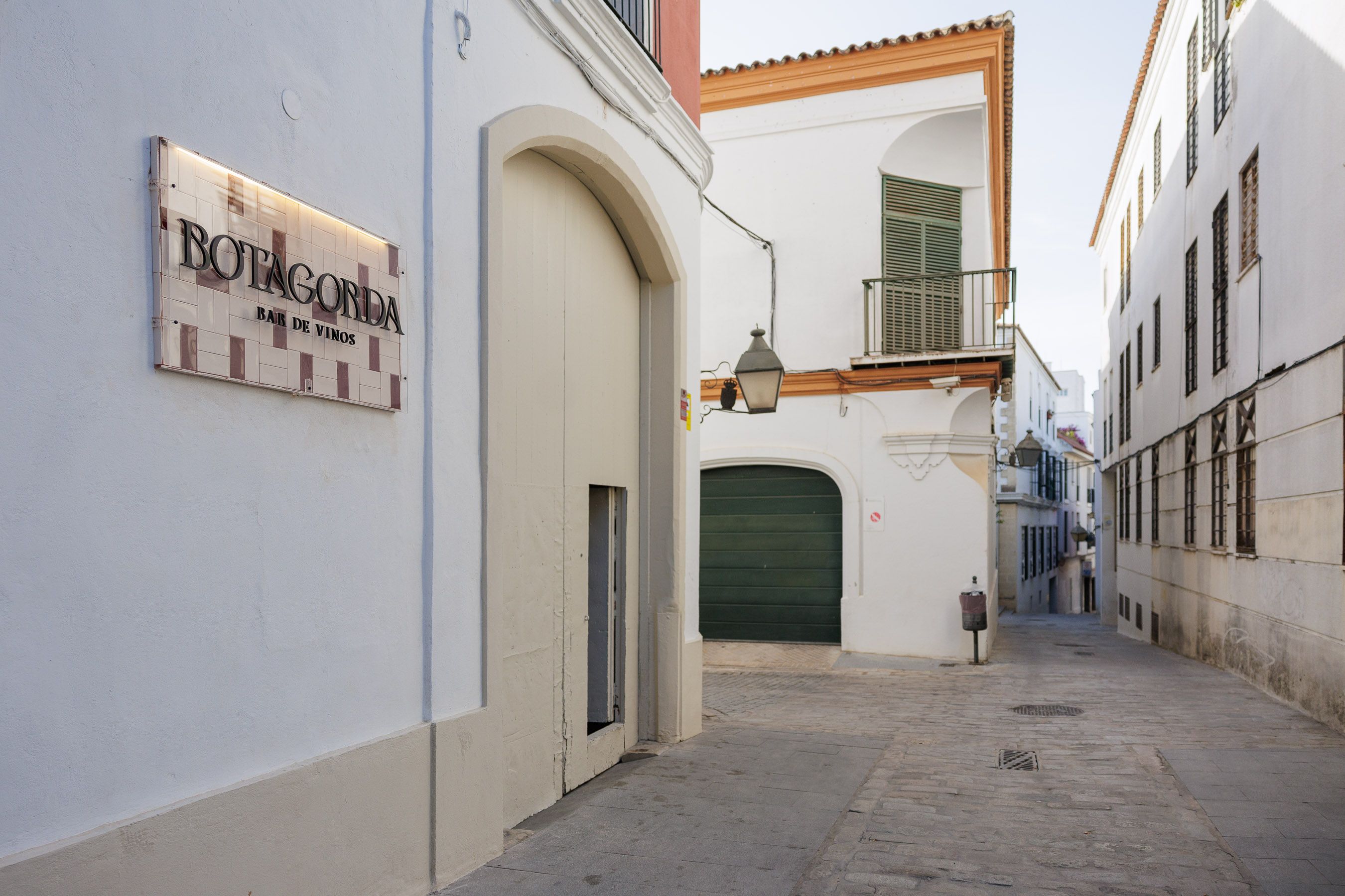 Botagorda se ubica en la plaza Vargas número 4, pleno centro de Jerez.