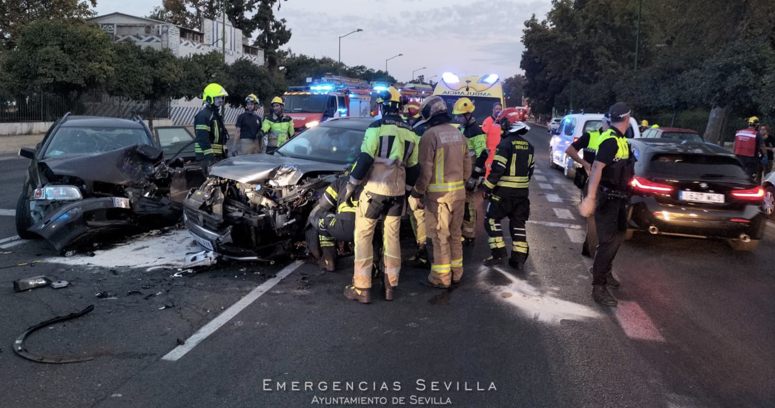 Estado en el que han quedado dos de los vehículos implicados en el accidente.