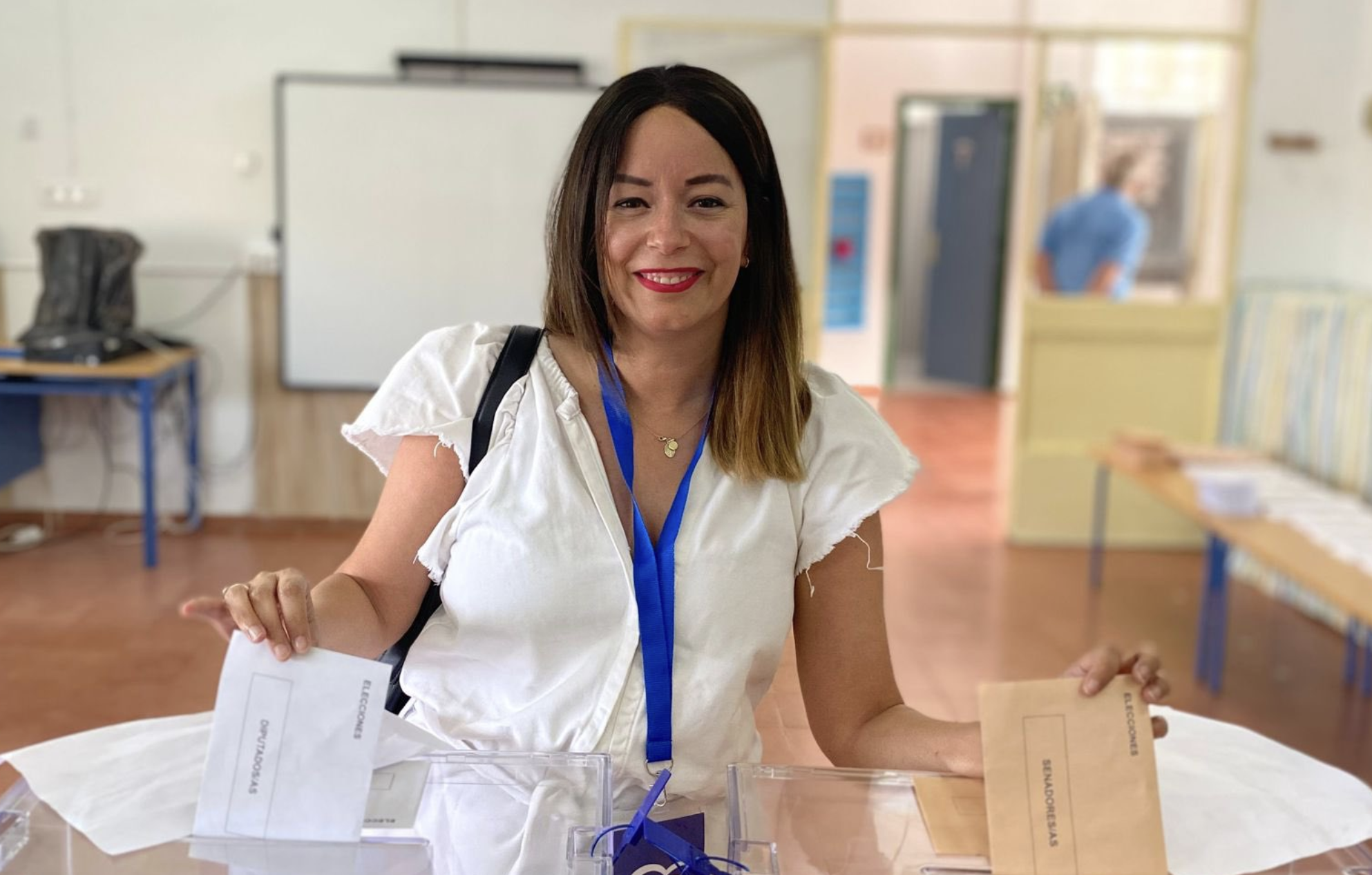 María Díaz Cañete, parlamentaria andaluza del PP, votando en las últimas elecciones generales.