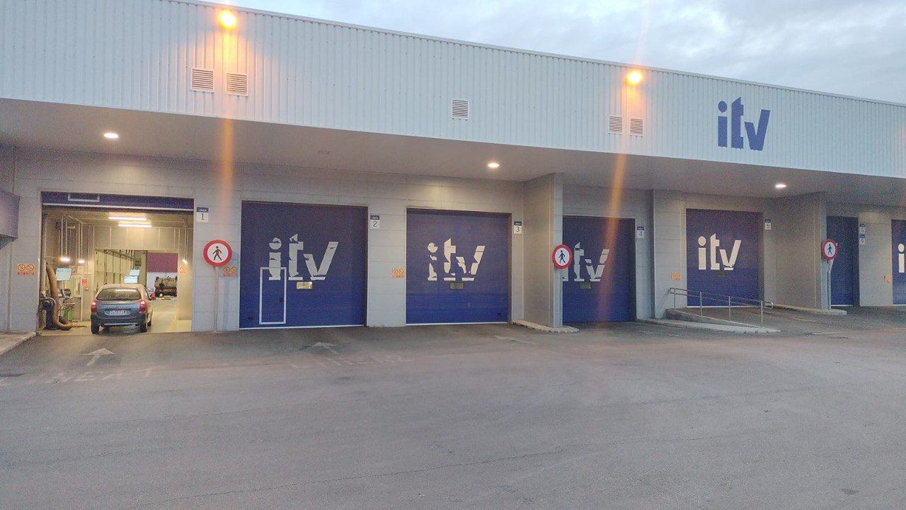 Paro total en la estación de la ITV de Jerez.