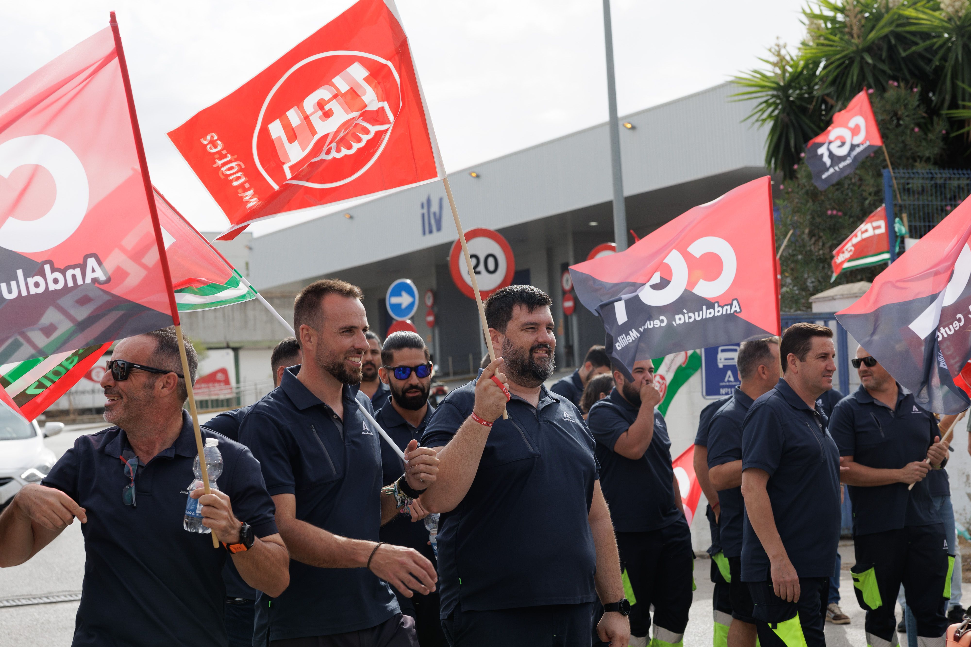 Trabajadores en huelga de la ITV en Jerez.