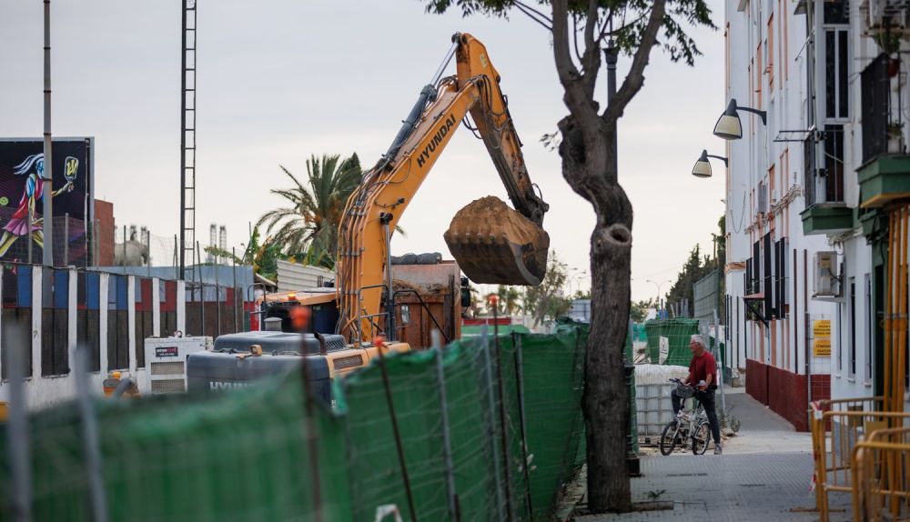 Maquinaria en las obras de Apemsa.