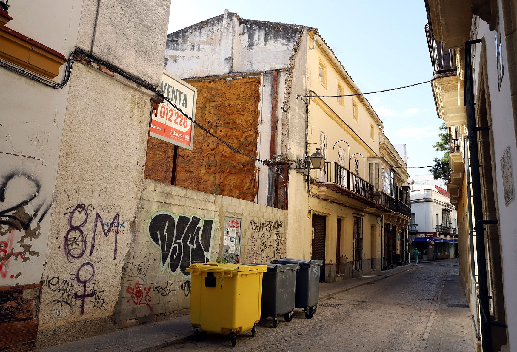 El solar que sale a la venta de "manera forzosa" en la calle Naranjas.