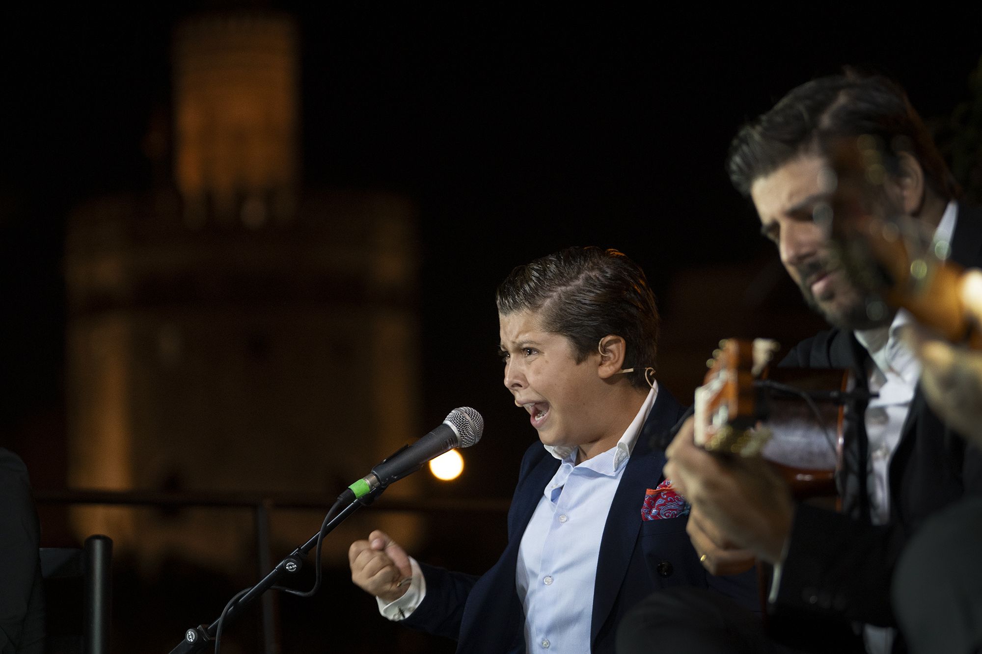 Manuel Monje chico, junto a Manuel Valencia, cantando por granaínas.