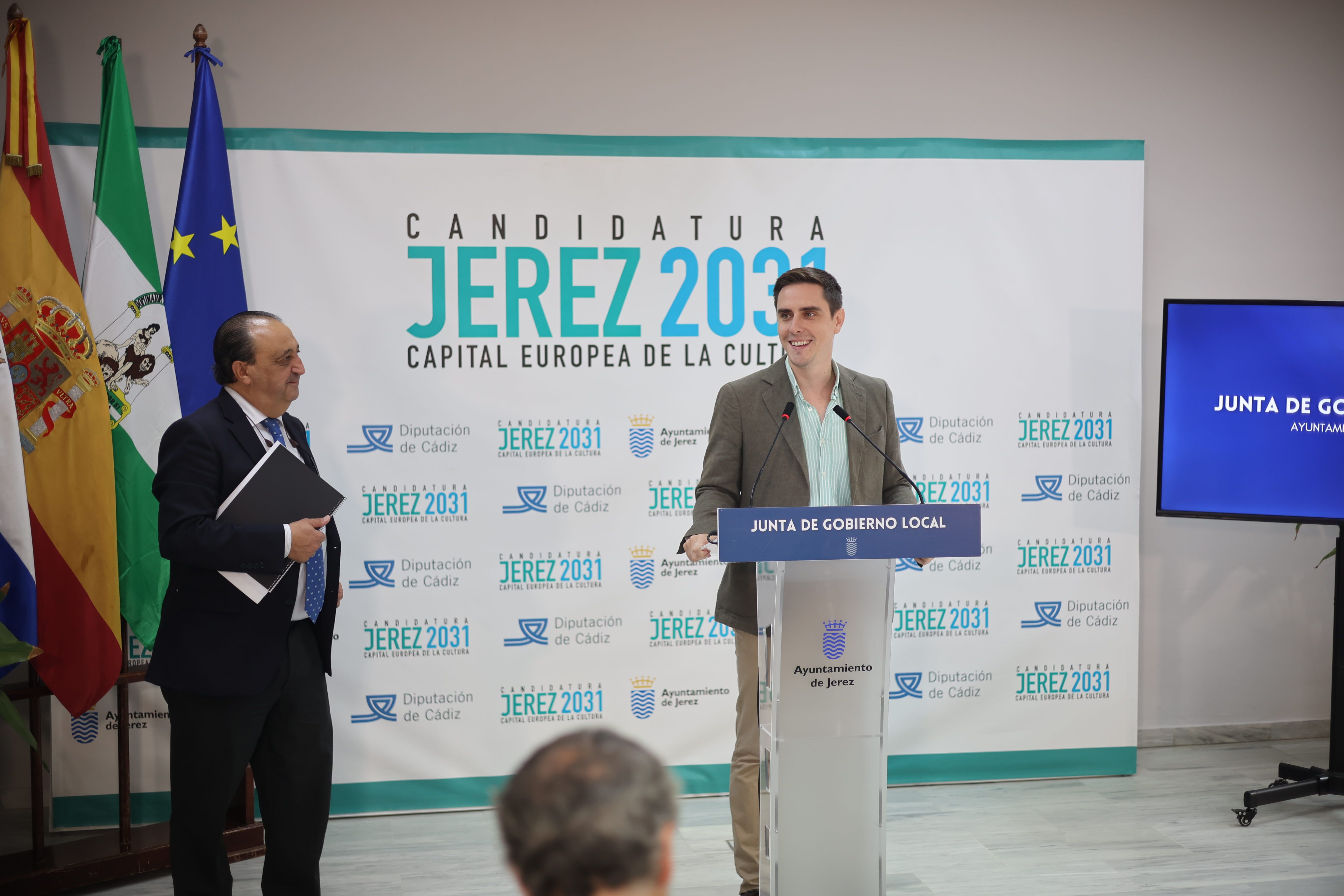 Jaime Espinar ha anunciado la llegada de 25 nuevos autobuses a Jerez.