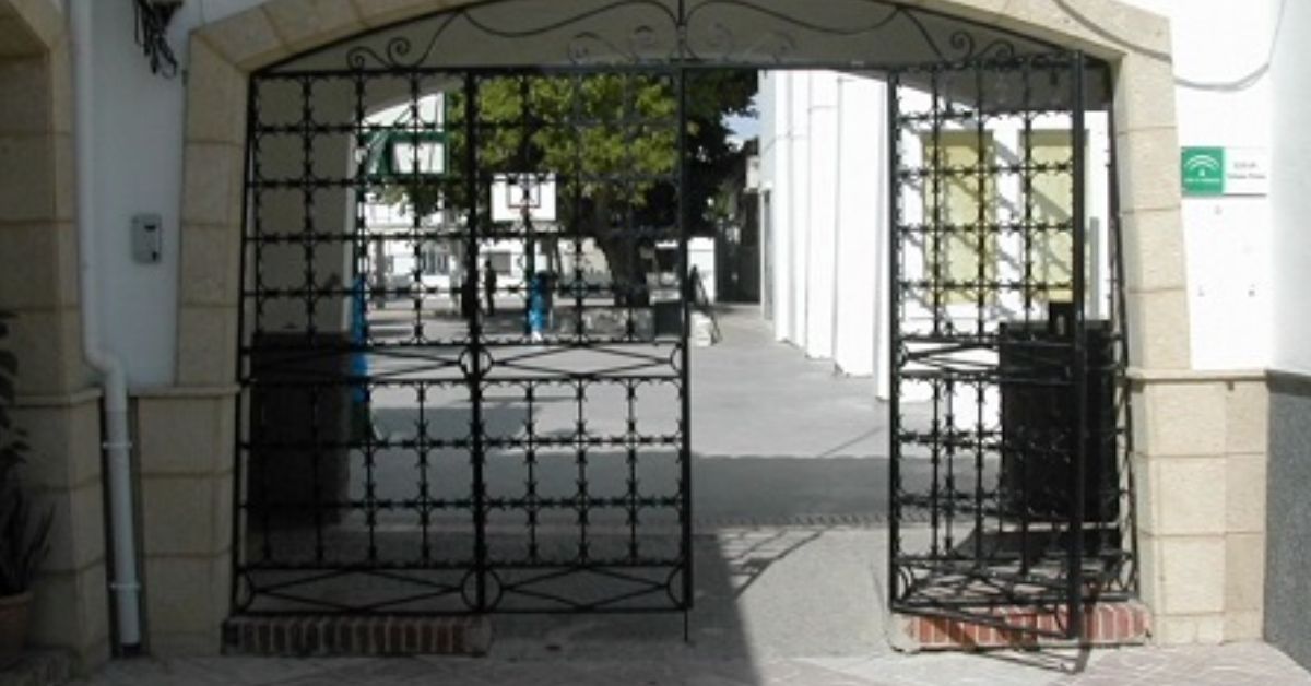 Entrada del CEIP Tomasa Pinilla, situado en Guadalcacín, una ELA de Jerez.