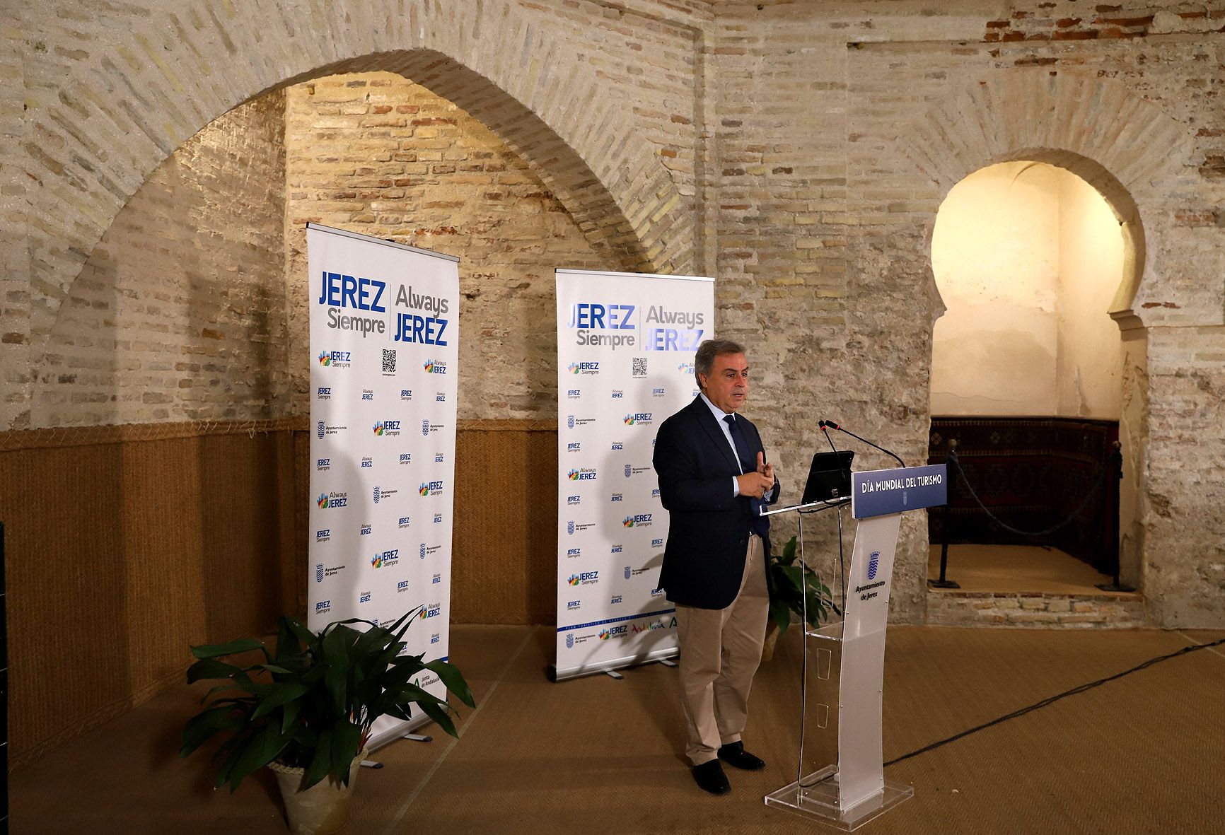 El teniente de alcaldesa de Turismo, en la presentación en el Alcázar de las actividades de este fin de semana.