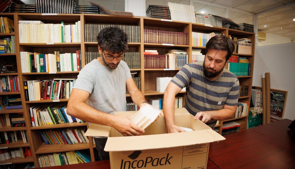 Antonio Amarillo y Javier Luengo, en el inmueble del vecino.