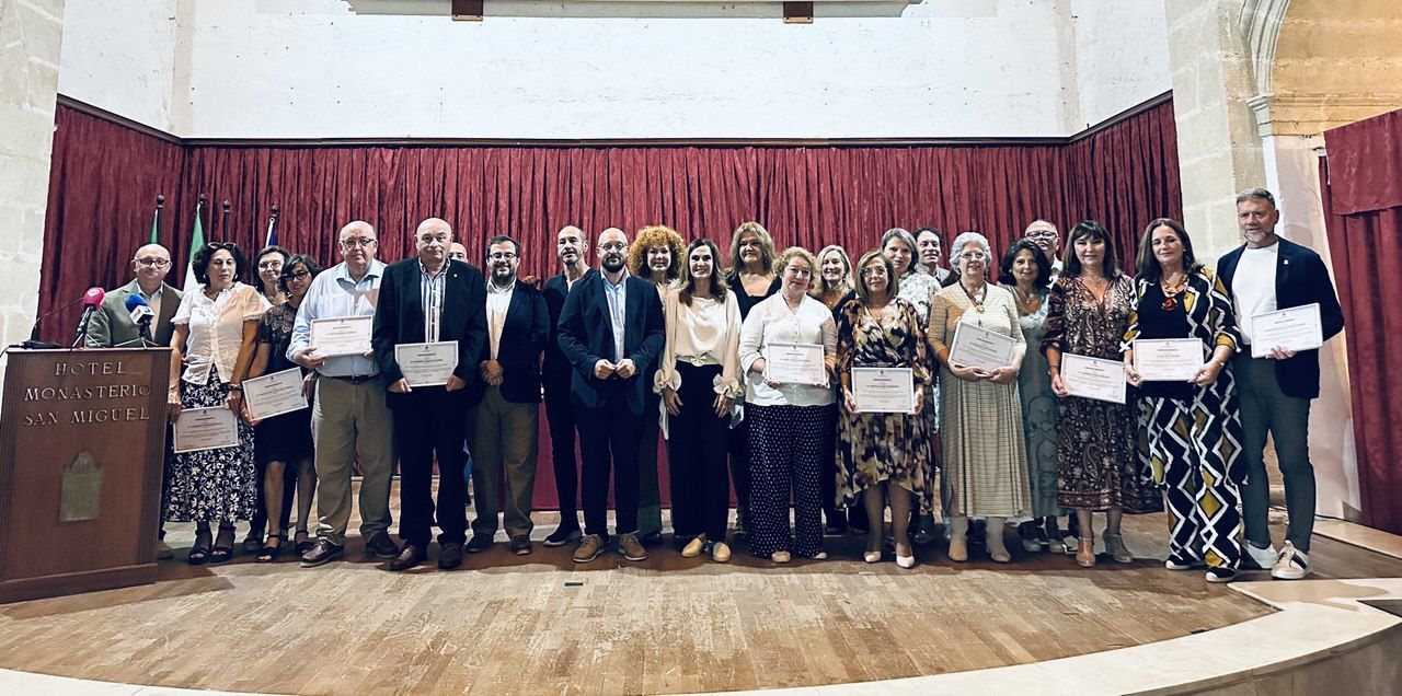 Los profesores homenajeados en El Puerto por su jubilación.