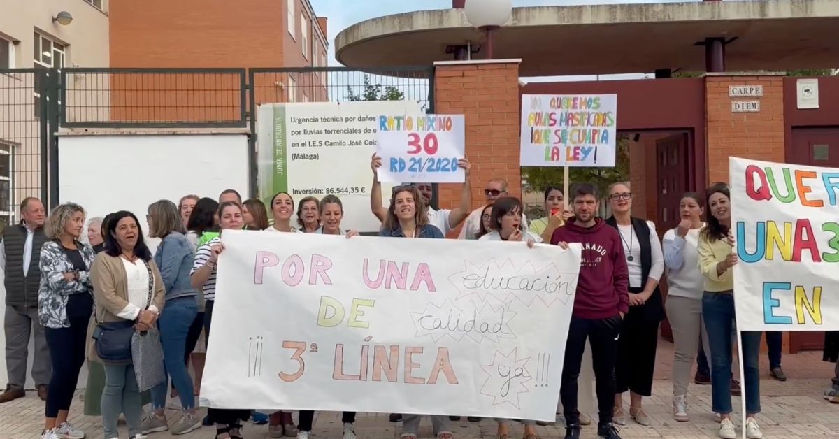 Movilización de esta mañana en el IES Camilo José Cela de Campillos, donde el alumnado lleva cuatro días sin entrar a clase por la subida de ratio.