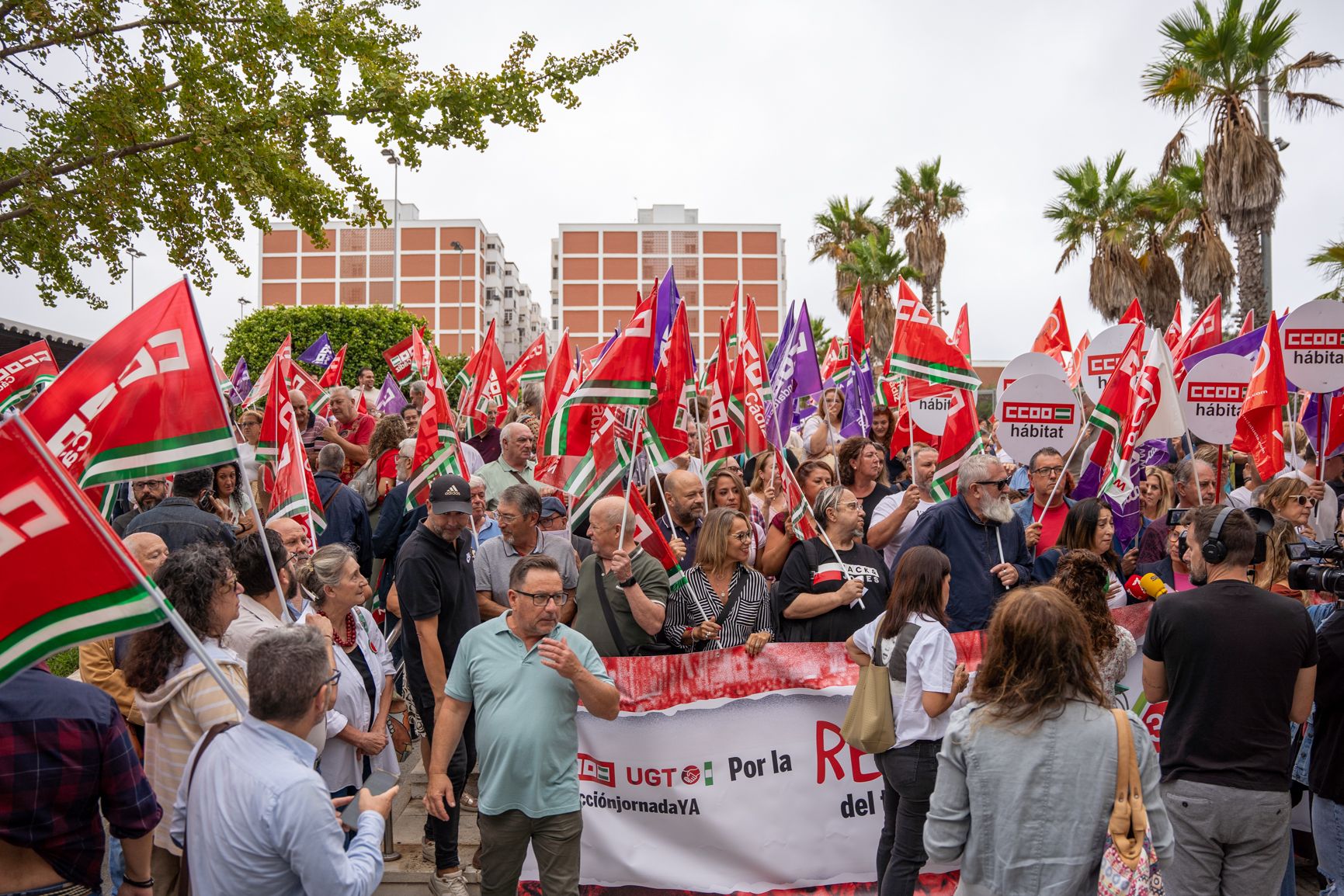 Concentración para reclamar la reducción de la jornada laboral en Andalucía.