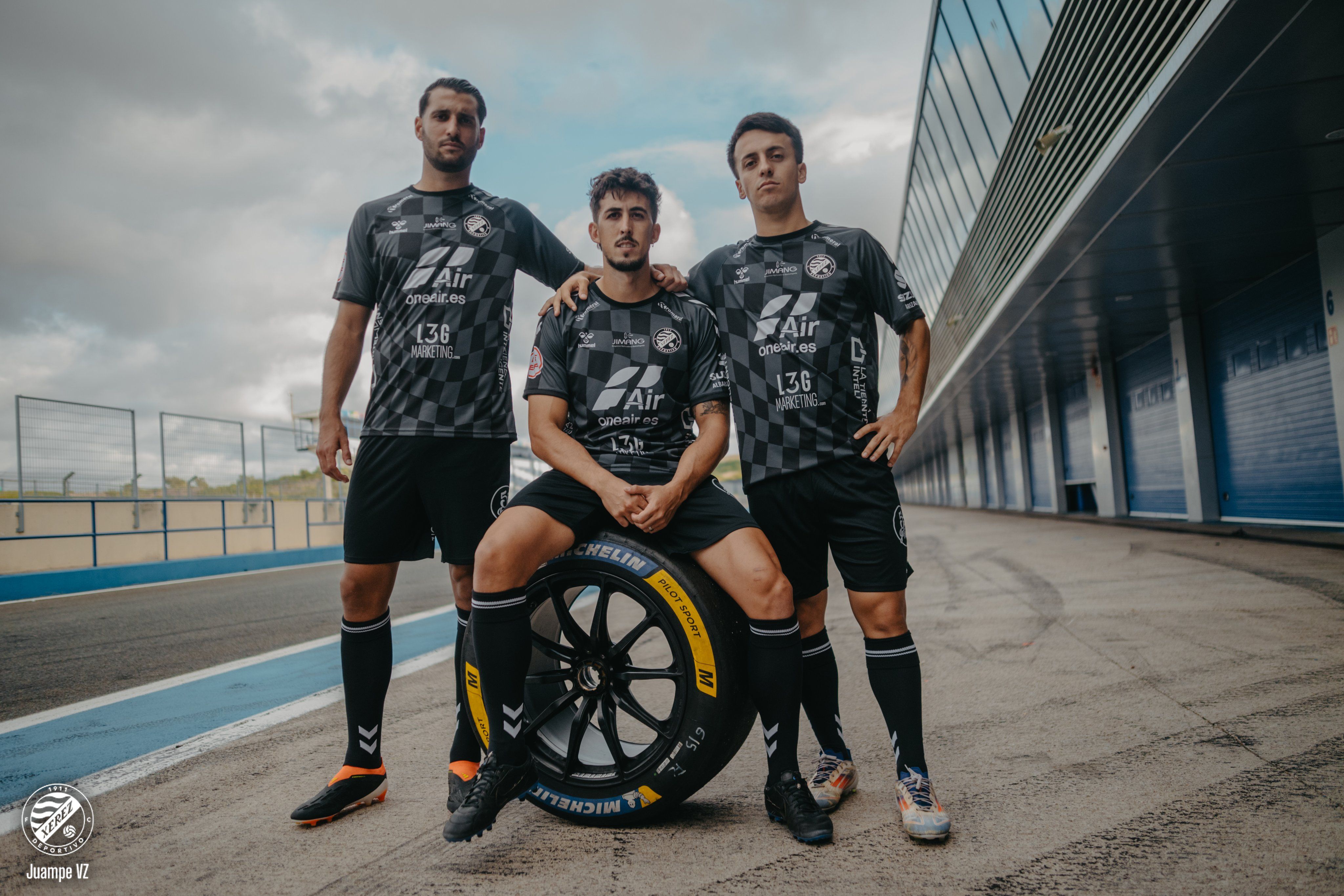 La tercera equipación del Xerez Deportivo FC homenajea al Circuito de Jerez.