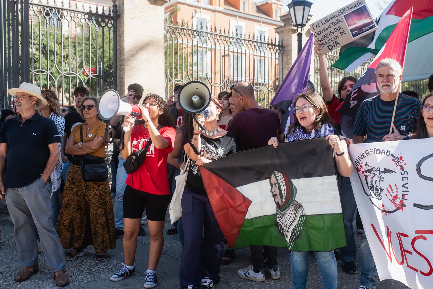 La huelga estudiantil en la Hispalense por la situación en Gaza, en imágenes. 