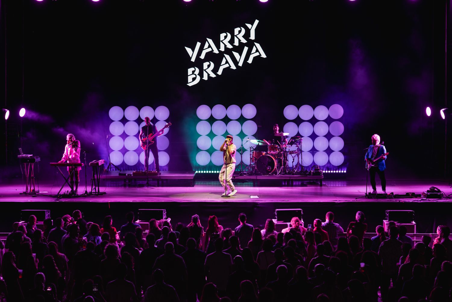 Las imágenes del concierto de Varry Brava en el Festival del Patio de la Diputación de Sevilla.