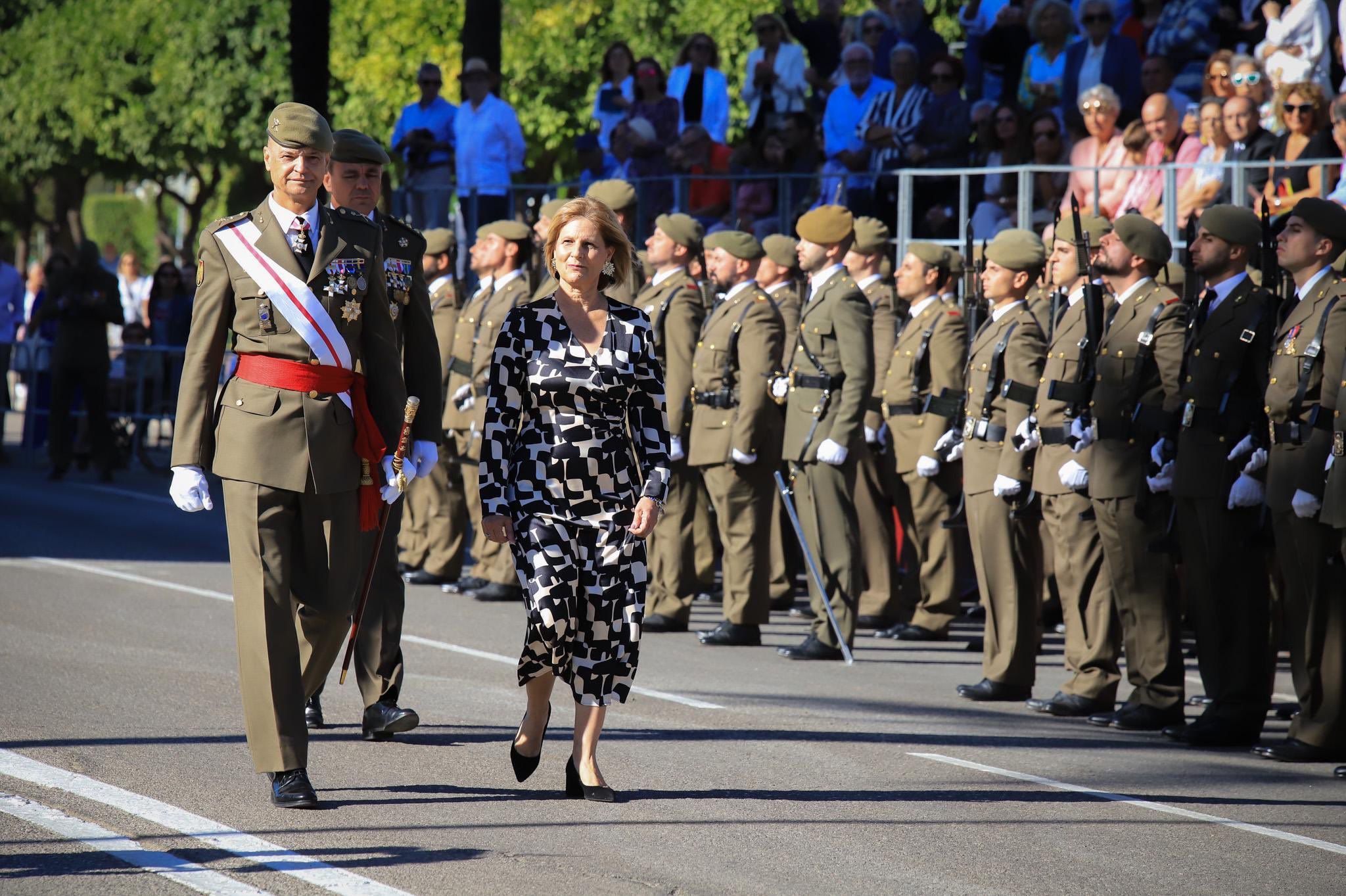 María José García-Pelayo, alcaldesa de Jerez, junto al subdelegado de Defensa en Cádiz, el coronel Ángel Javier Umbría Baspino